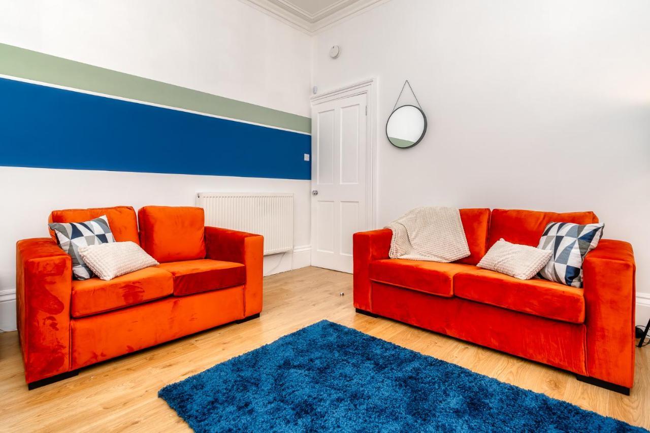 Cosy Retreat - Charming 2-Bed Apartment Greenock Exterior photo