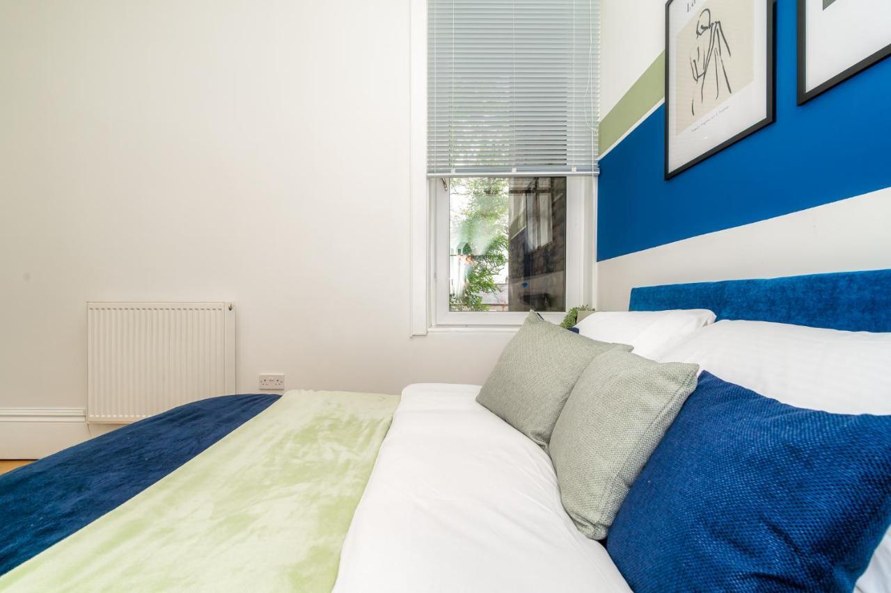 Cosy Retreat - Charming 2-Bed Apartment Greenock Exterior photo