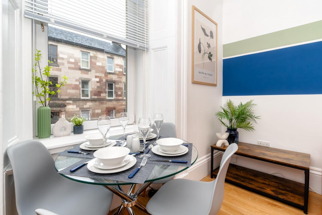 Cosy Retreat - Charming 2-Bed Apartment Greenock Exterior photo
